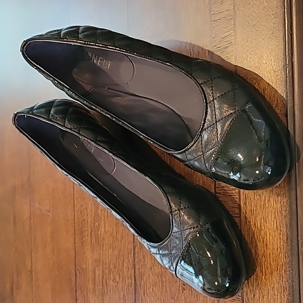 Black wedge shoes